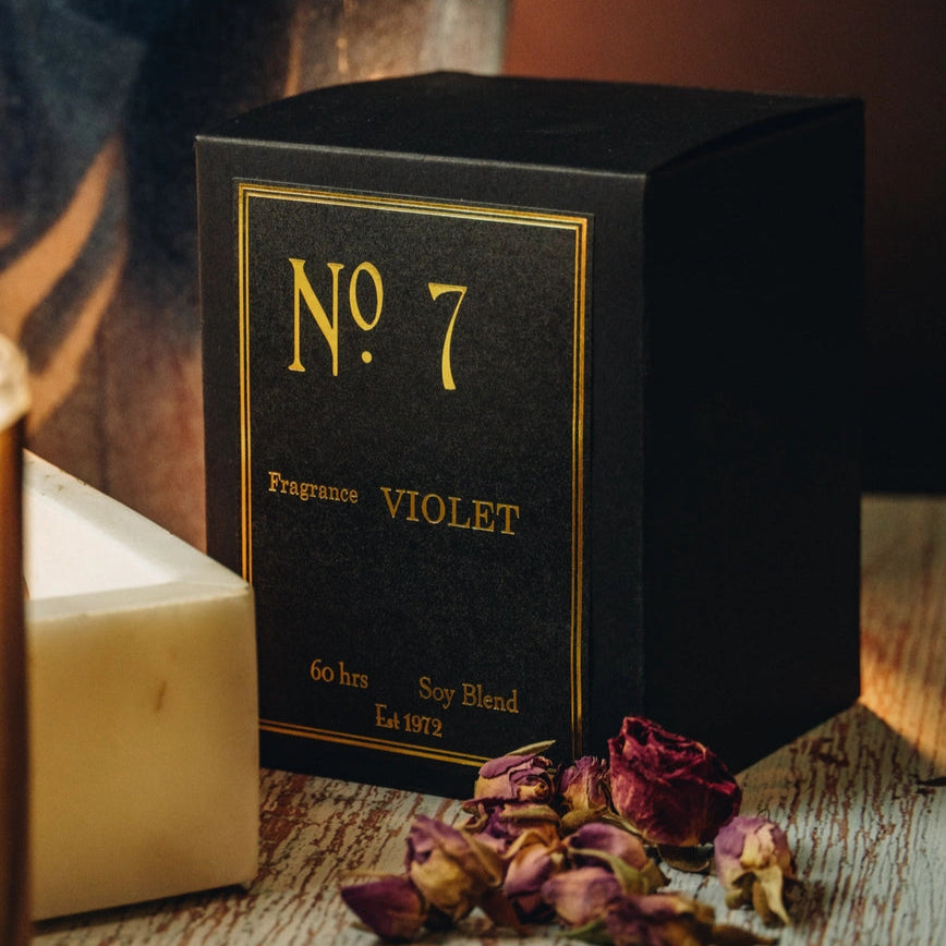 No 7 Violet Wood Candle