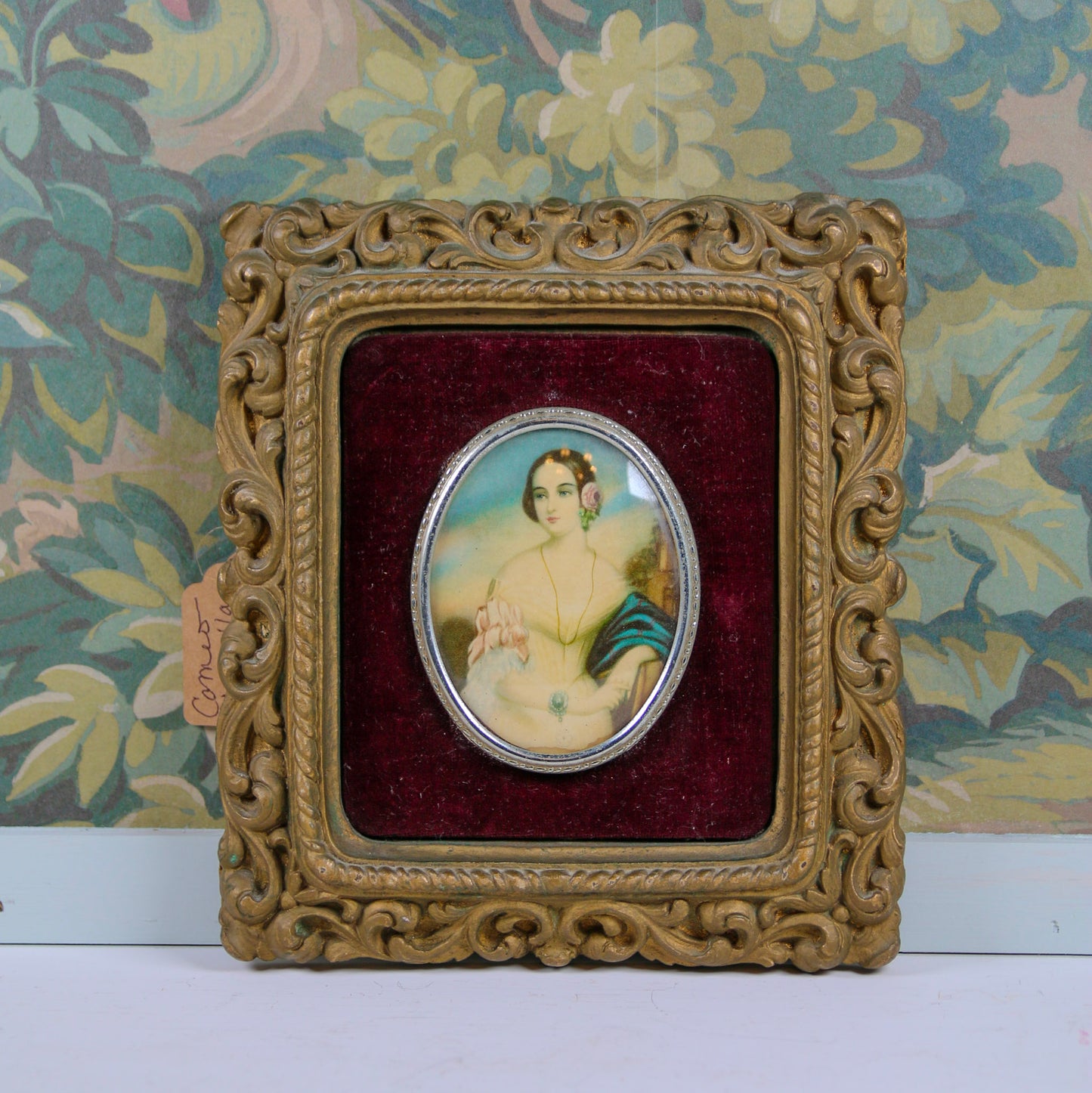 Medium Vintage Cameo Print