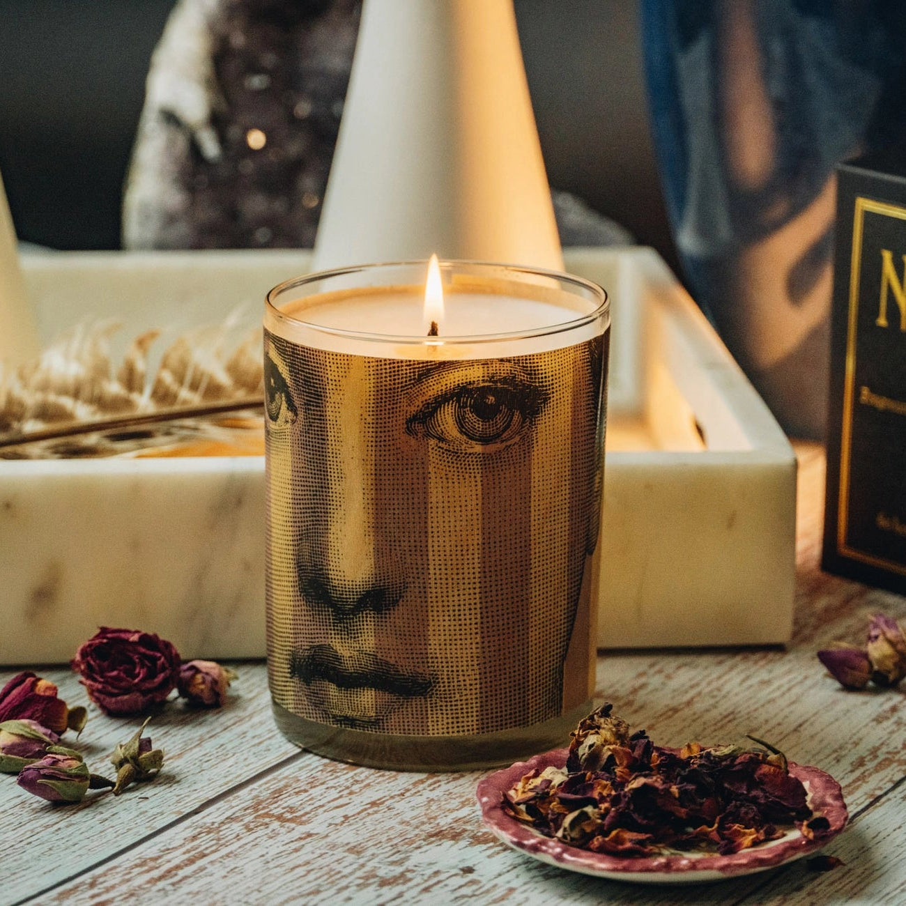No 7 Violet Wood Candle