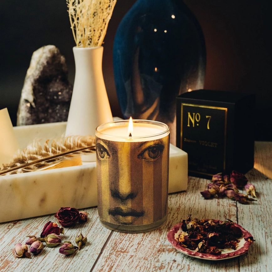 No 7 Violet Wood Candle