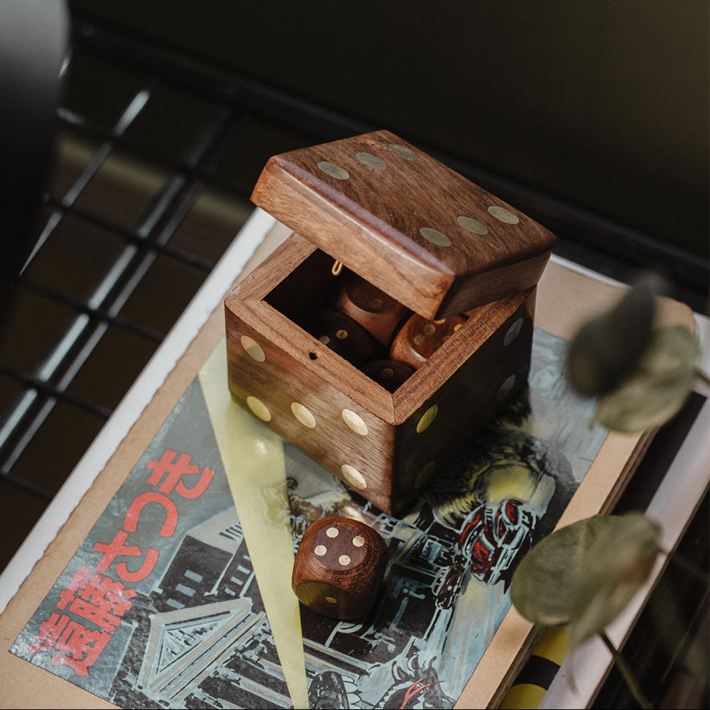 Dice Box with 5 Dice