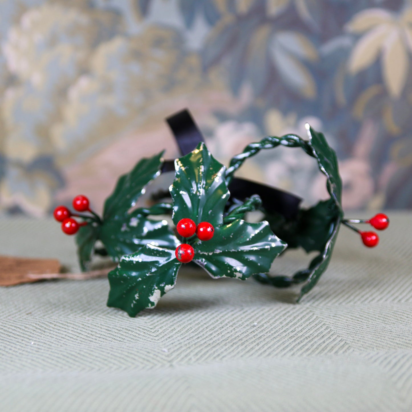 Vintage Set of 4 Holly Napkin Rings
