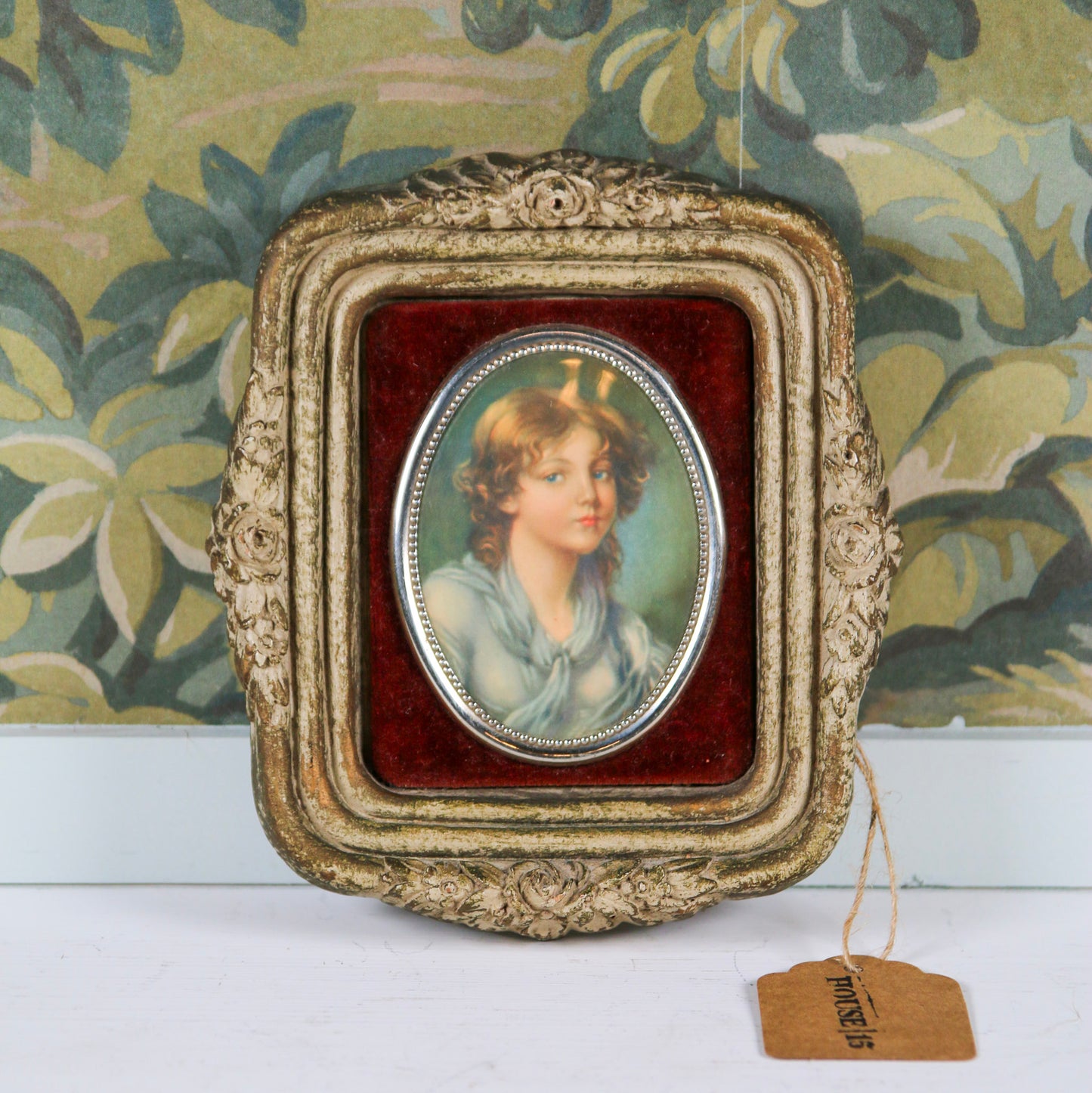 Small Vintage Cameo Print