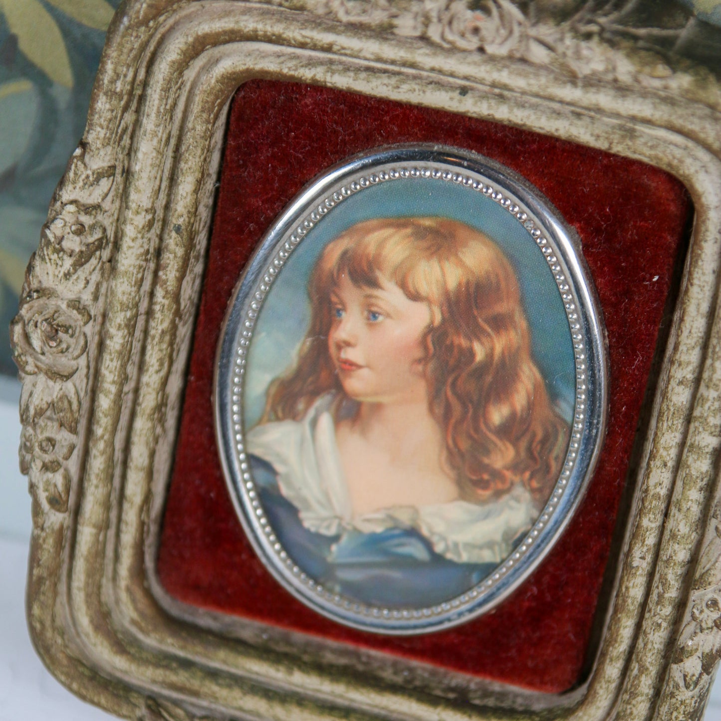 Small Vintage Cameo Print