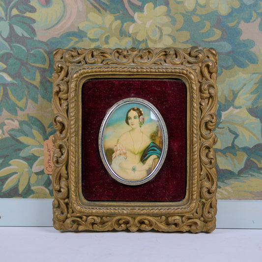 Medium Vintage Cameo Print