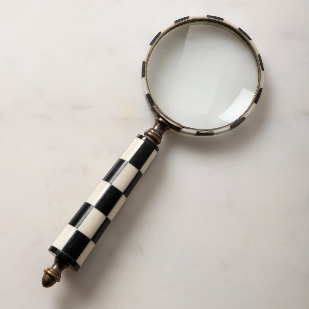 Black & White Magnifier